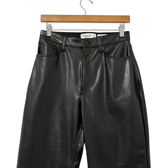 Abercrombie & Fitch The Ankle Straight Ultra High Rise Faux Leather Pant 4 Short - Picture 5 of 9